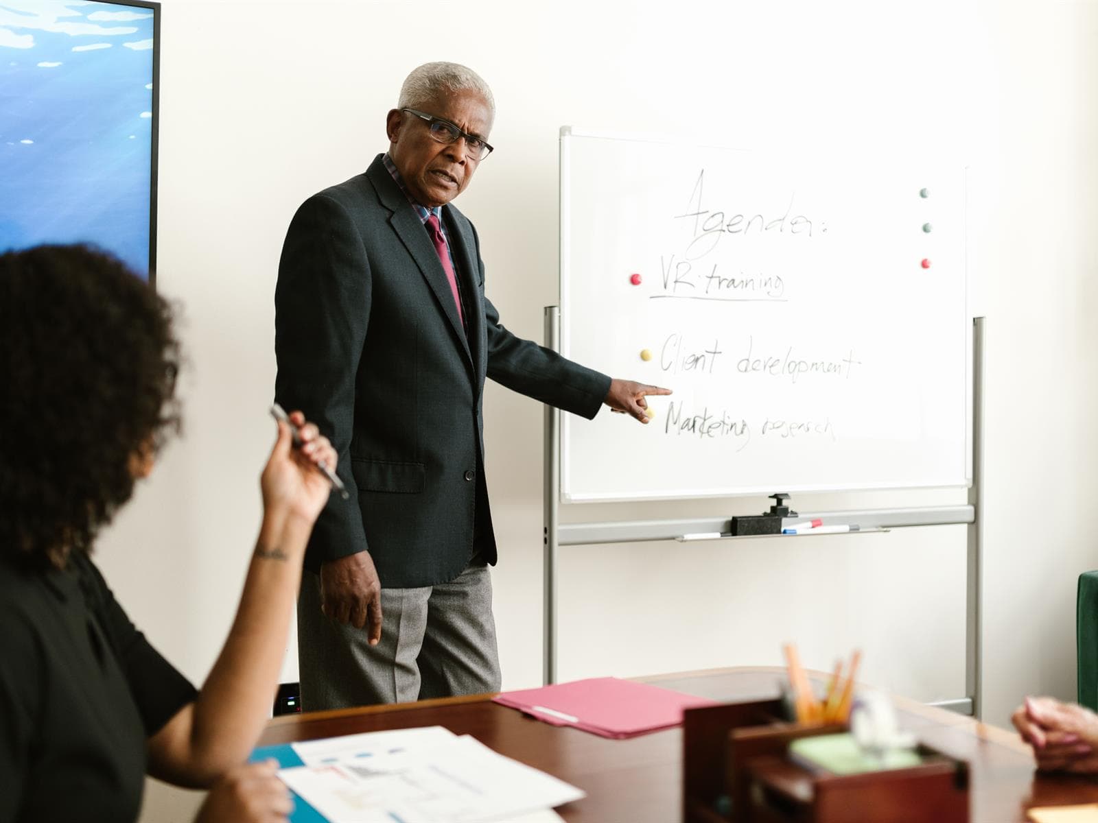 Researchers, specialists and educators in collaborative consultation regarding institutional capability development